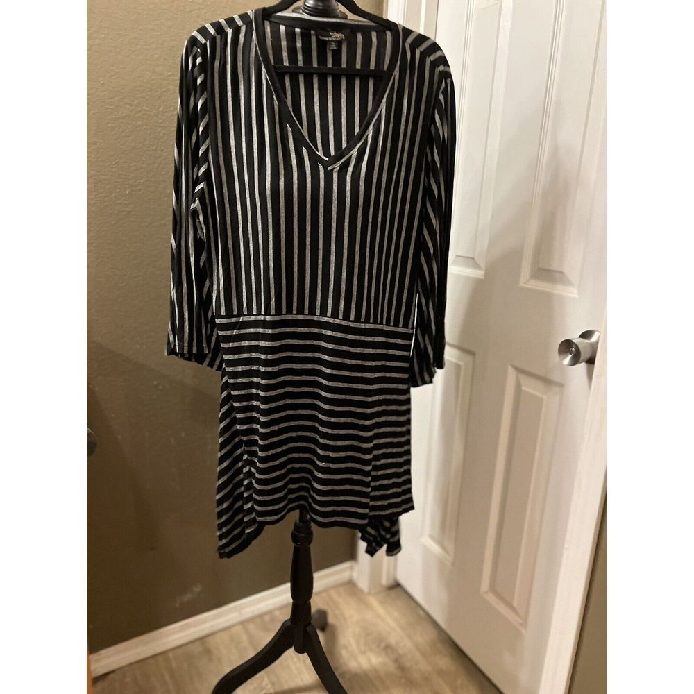Suzanne Betro 1x Long Tunic Top Black‎ With White Stripes